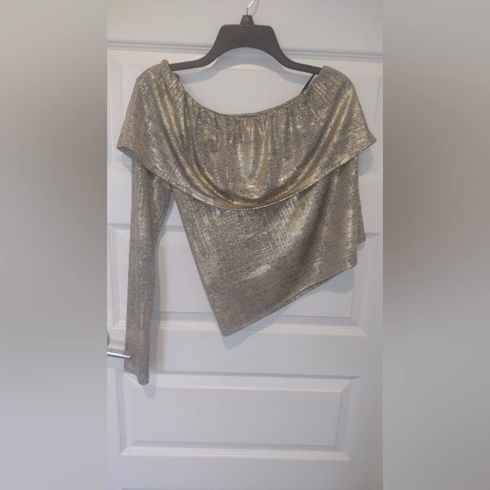 Long sleeve shoulder side blouse